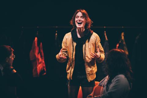 Photographie de la pièce de théâtre « Comment avouer son amour quand on ne sait pas le mot pour le dire ? »